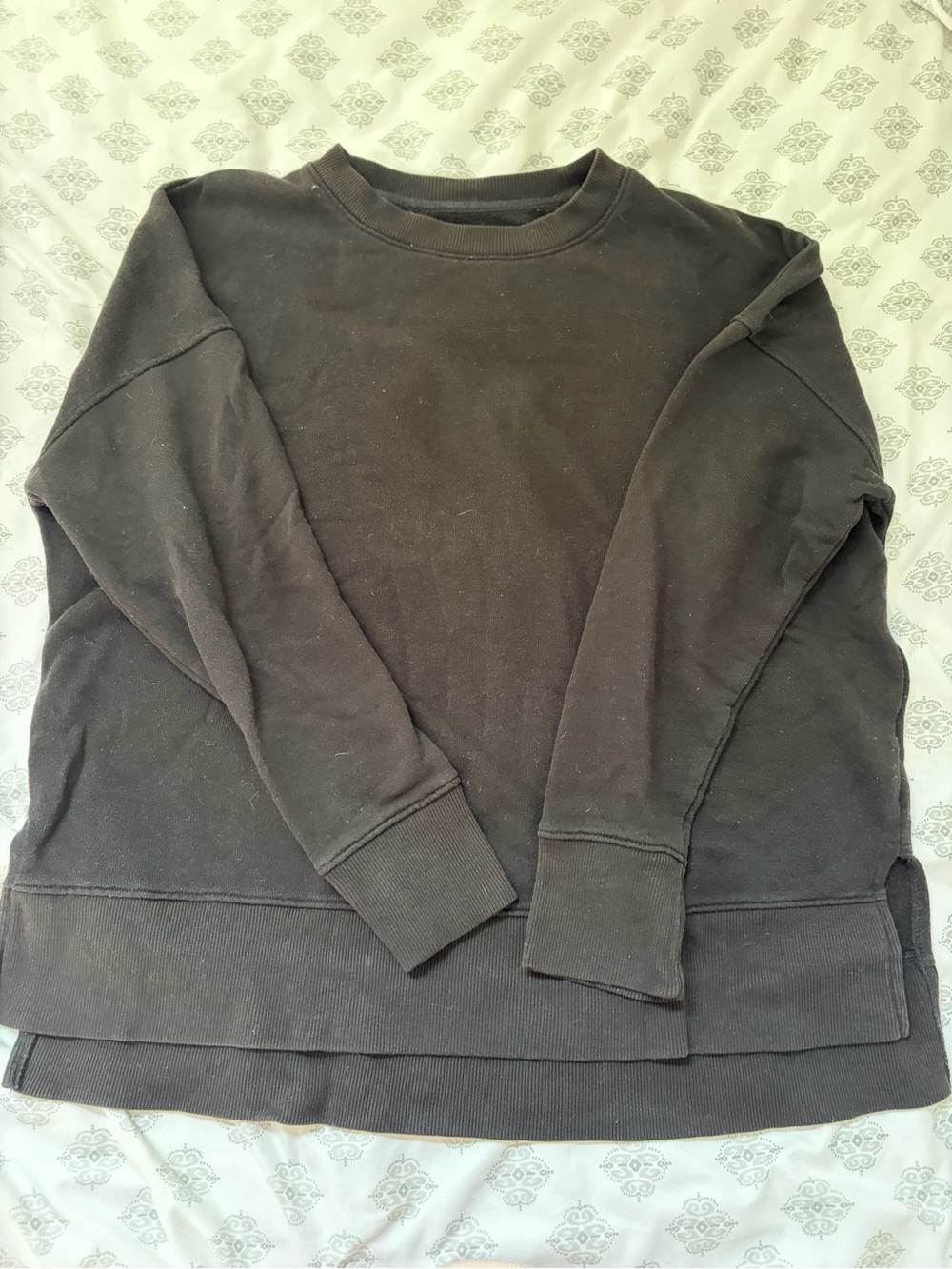 Time and Tru Black Women’s Crewneck Sweatshirt